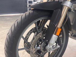 BMW R1250GS con TODOS los paquetes, maletas y akra