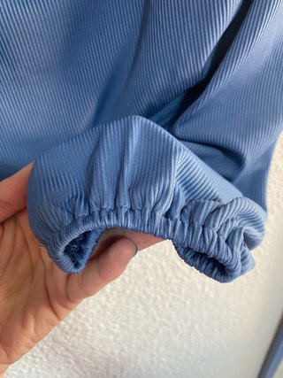 Blusa azul manga larga