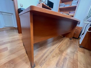 Scrivania professionale in "L" e cassettiera da ufficio