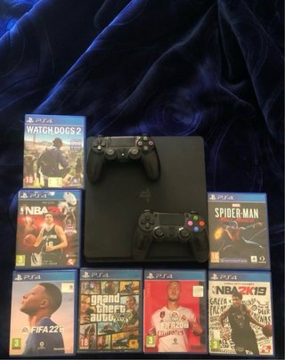 Consola PS4 + 6 Videojuegos