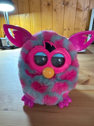 Furby con Corazones Rosa y celeste