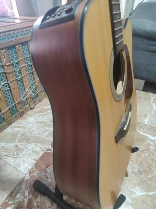 Guitarra Electroacústica Takamine con funda