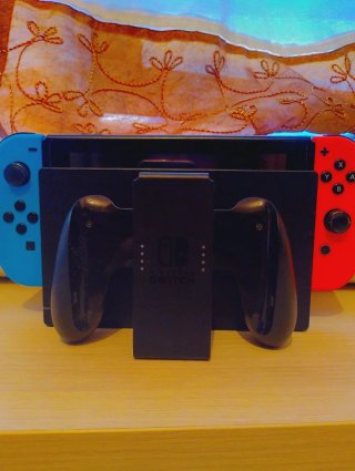 Nintendo Switch + Soporte Joy-cons