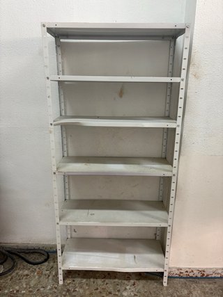 Estantería metálica blanca