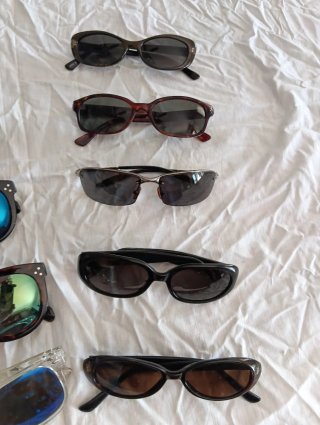 COLECCIÓN DE 22 GAFAS DE SOL DE SEÑORA.