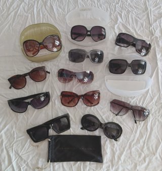 COLECCIÓN DE 22 GAFAS DE SOL DE SEÑORA.