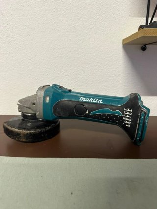 Rebarbadora Makita