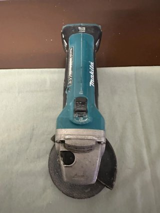 Rebarbadora Makita