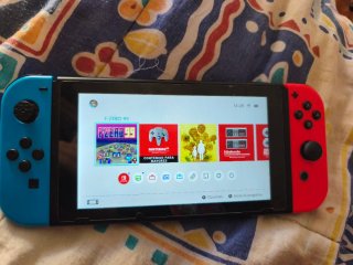 Consola Nintendo Switch + Funda + Caja