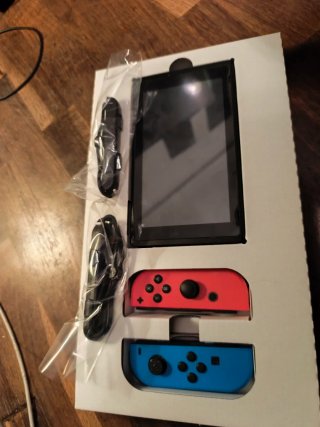 Console Nintendo Switch + Custodia + Scatola
