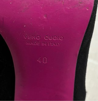 Botas de ante negras con cadena