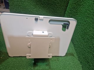 Soporte Pared Beelta iPad 10,9”/Pro 11” Antirrobo
