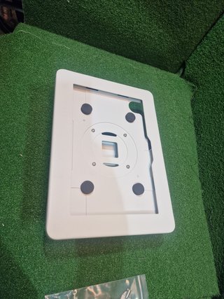 Soporte Pared Beelta iPad 10,9”/Pro 11” Antirrobo