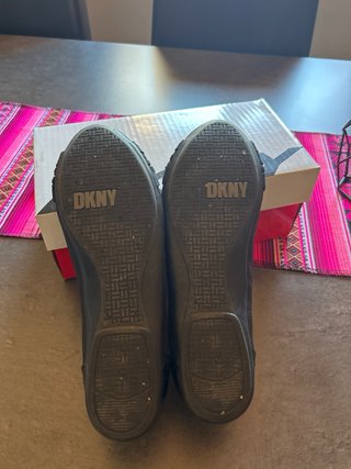Manoletinas DKNY negras