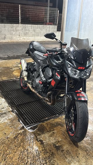 Kawasaki Z750 Naked Negra 2010