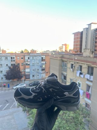 Zapatillas Asics Negras y Grises
