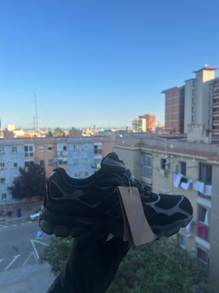 Zapatillas Asics Negras y Grises
