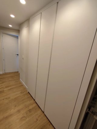 Carpintero y montador de muebles de cocina