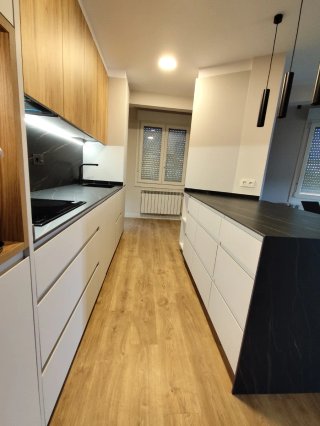 Carpintero y montador de muebles de cocina