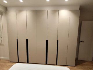 Carpintero y montador de muebles de cocina