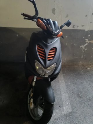 Yamaha Aerox 50 Negra y Amarilla