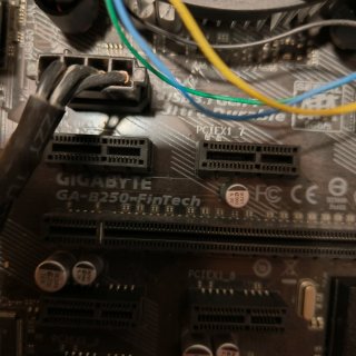 Placa Gigabyte B250-Fintech + Celeron G3930