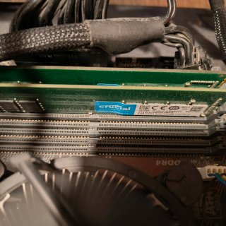 Placa Gigabyte B250-Fintech + Celeron G3930