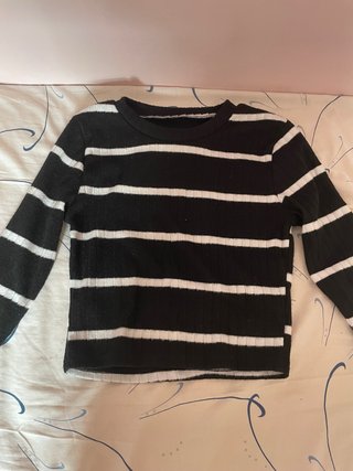 Camisa de rayas negra y blanca