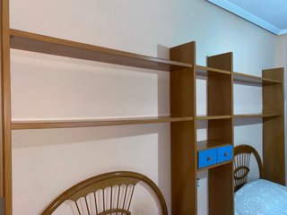 Estantería de pared madera y azul