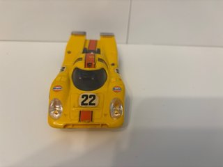 Porsche 917 Scalextric Amarillo