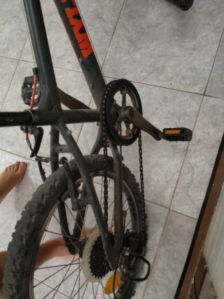 Bicicleta de montaña naranja