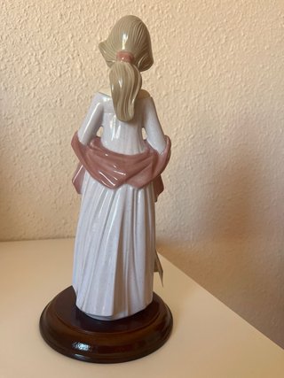 Figura porcelana Tengra dama vestido azul