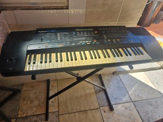 Roland E-86 Sintetizador Inteligente