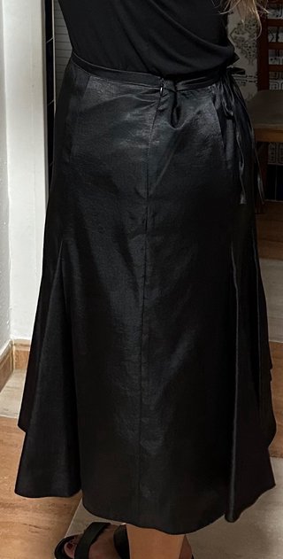 Falda Midi Evasé Satinada Negra T46
