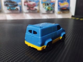Furgoneta Joustra Azul y Amarilla