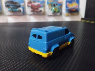 Furgoneta Joustra Azul y Amarilla