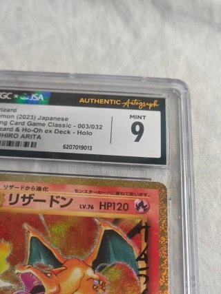Charizard 2023 Autografiado por Arita