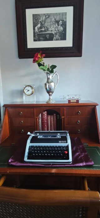 Máquina de escribir Olivetti Lettera DL
