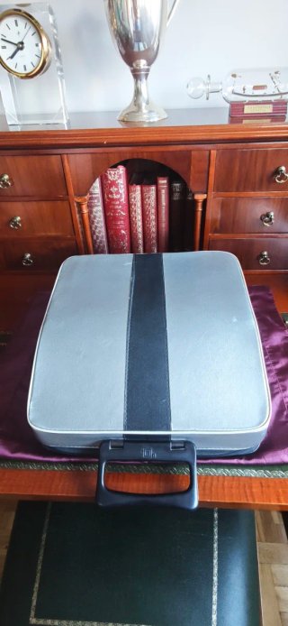 Máquina de escribir Olivetti Lettera DL