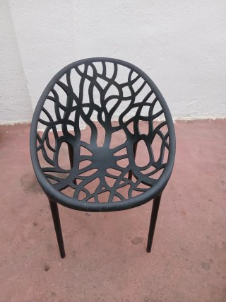 Silla Diseño Negra de Resina de Gran calidad.