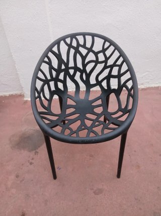 Silla Diseño Negra de Resina de Gran calidad.