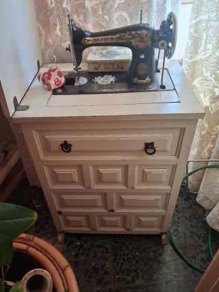 Máquina de coser Singer antigua