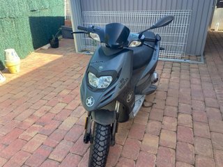 Piaggio Typhoon 49cc Scooter Negra/Gris