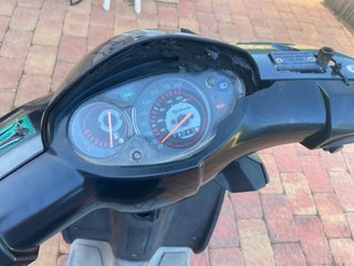 Piaggio Typhoon 49cc Scooter Negra/Gris