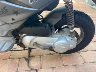 Piaggio Typhoon 49cc Scooter Negra/Gris
