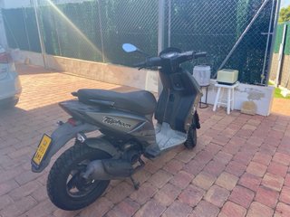 Piaggio Typhoon 49cc Scooter Negra/Gris