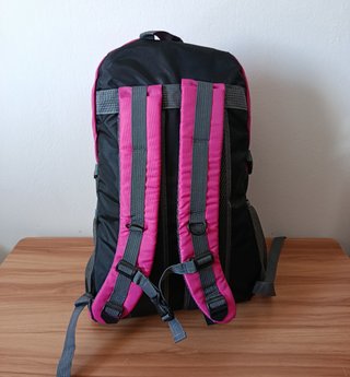 Mochila Rosa 40L Impermeable, senderismo, nueva