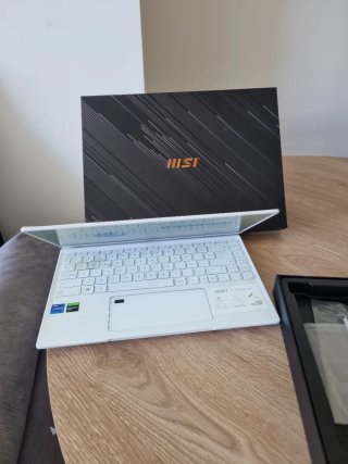 MSI Portátil Blanco