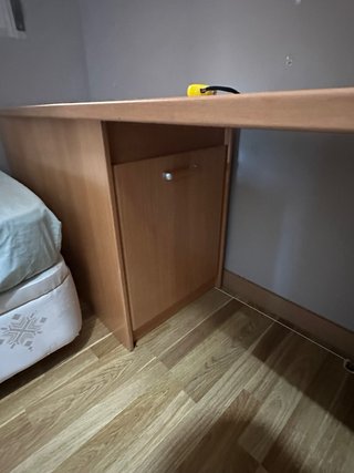 Escritorio madera con cajonera y zapatero