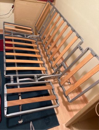Divano letto rosso in velluto a Barcellona